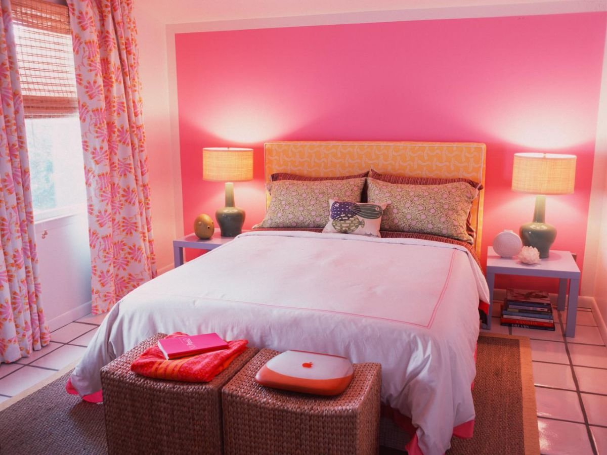 Спальня в розовых тонах. Розовая спальня. Спальня в розовом цвете. Комната с розовыми стенами.