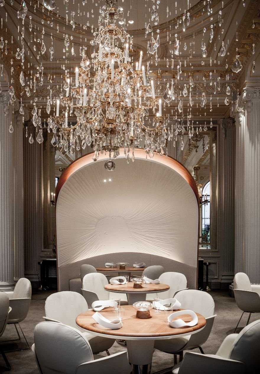 Самый дорогой дизайнер. Ресторан Alain Ducasse au Plaza Athenee. Hotel Plaza Athenee ресторан. Alain Ducasse ресторан. Alain Ducasse au Plaza Athénée ресторан.