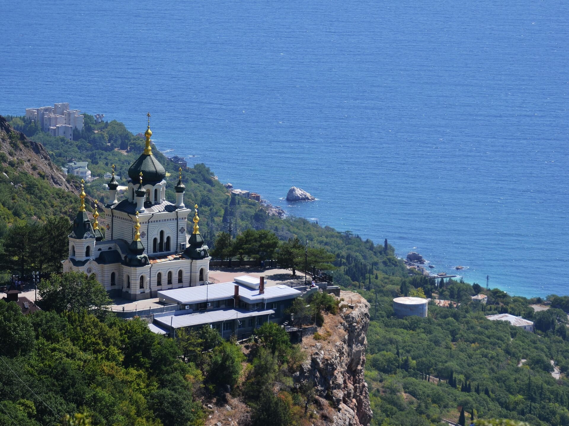 Церковь форос в крыму. Воскресенская Церковь (Форос). Храм Воскресения Христова Форос Крым. Форосская Церковь Ялта. Храм Вознесения Христова в Форосе.