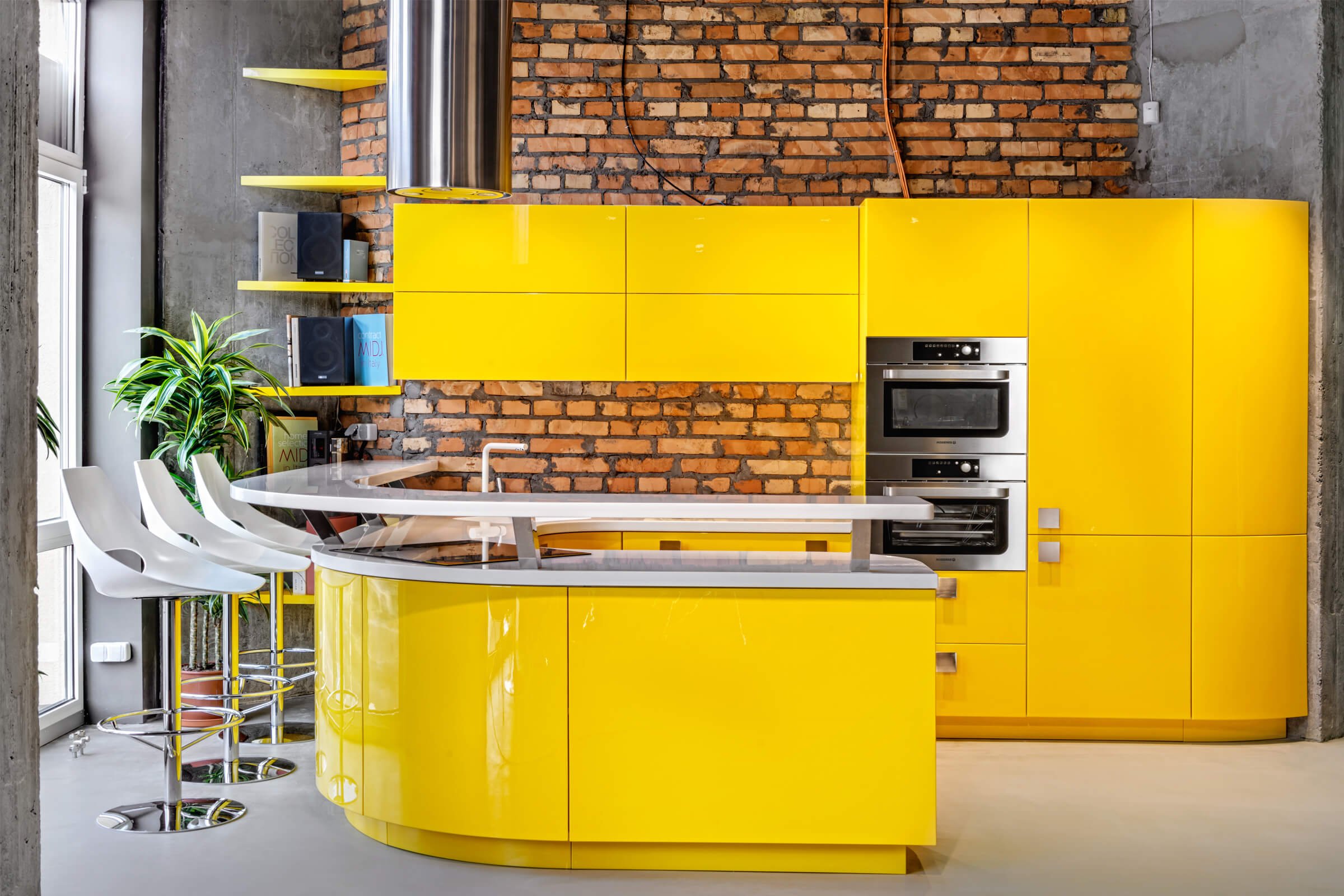 Купить желтую кухню. Желтые кухни. Желтый кухонный гарнитур. Кухня в желтом стиле. Желтая кухня в интерьере.