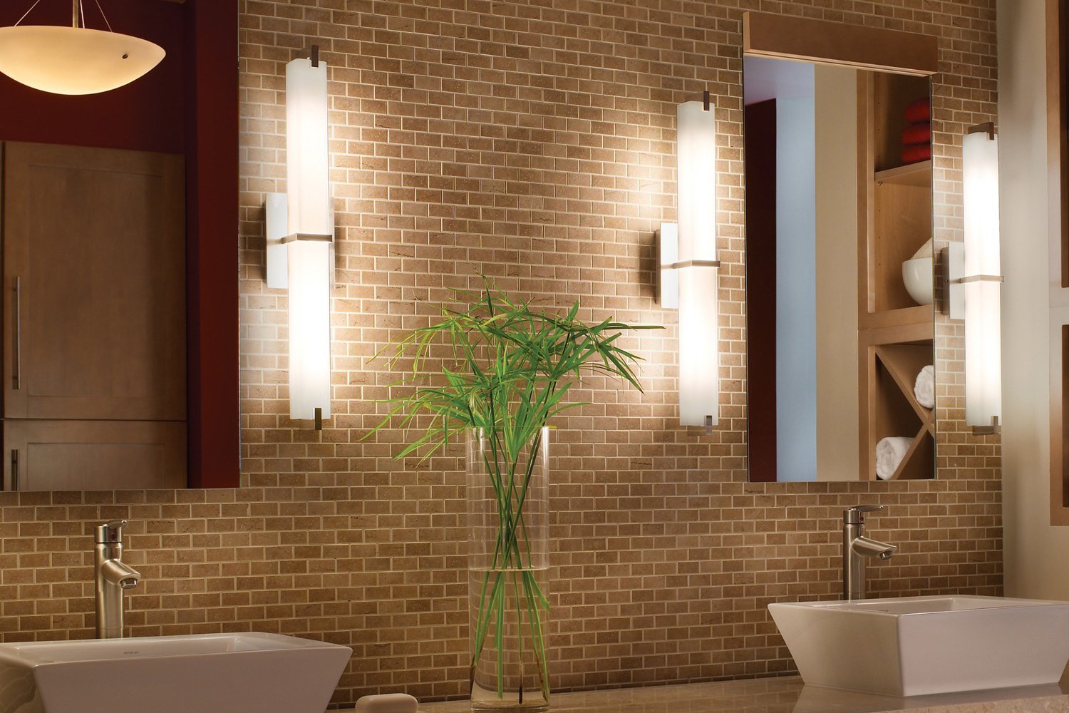 Настенный светильник в ванну. Настенное освещение в ванной. Бра в ванную. Настенный светильник для ванной. Освещение в санузле.
