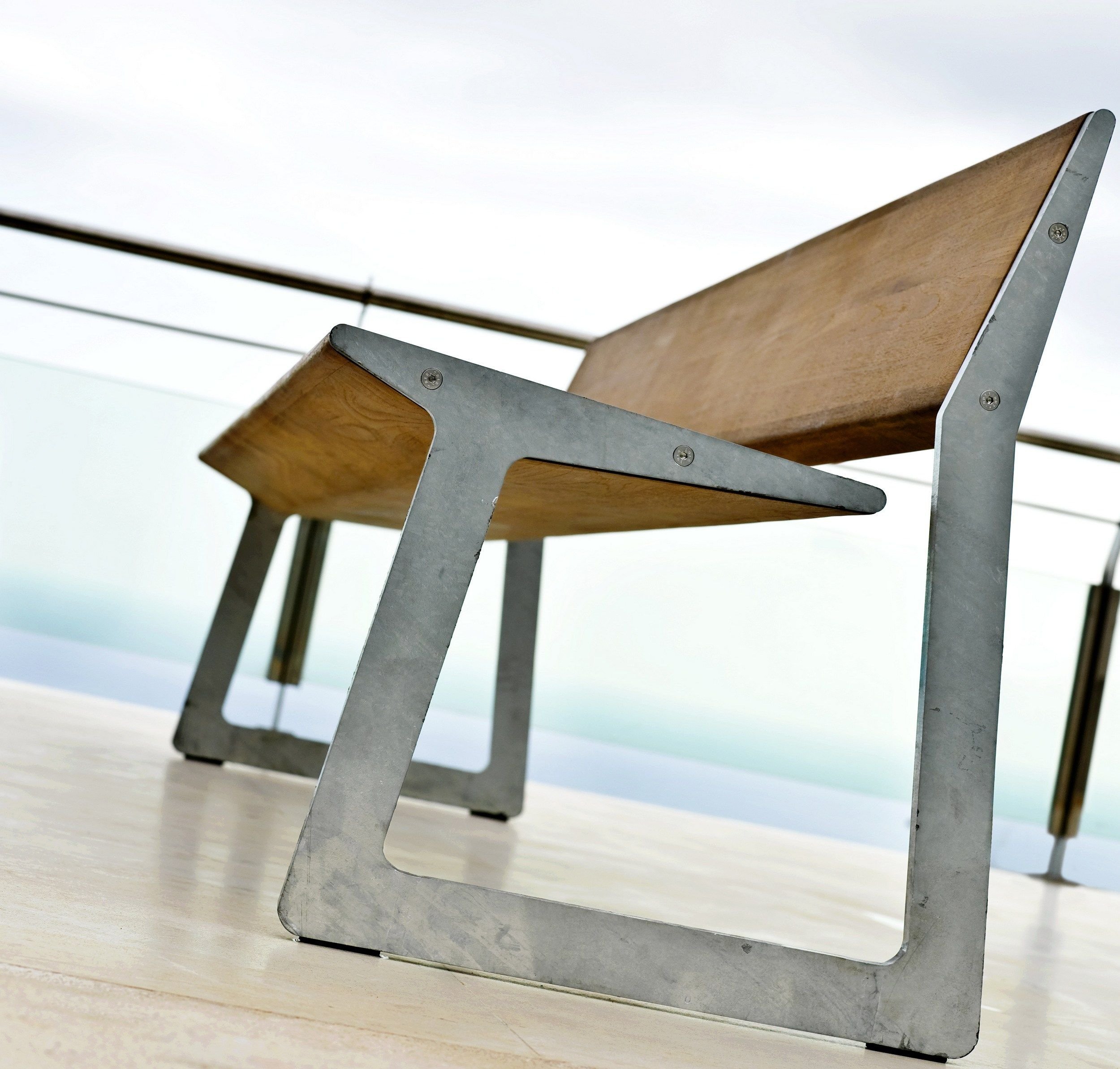 Весел мебель. Дизайнерская скамья. Дизайн скамейки. Смешная мебель. Садовый стул из бетона.