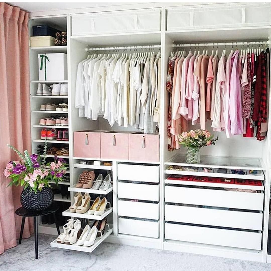 Открытые шкафы для гардеробной