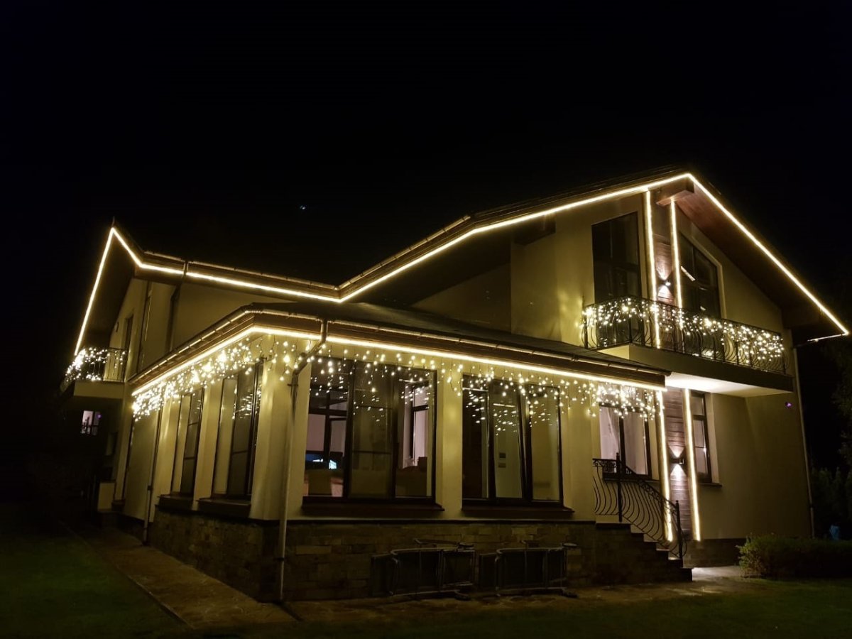 Фасадная подсветка загородного дома