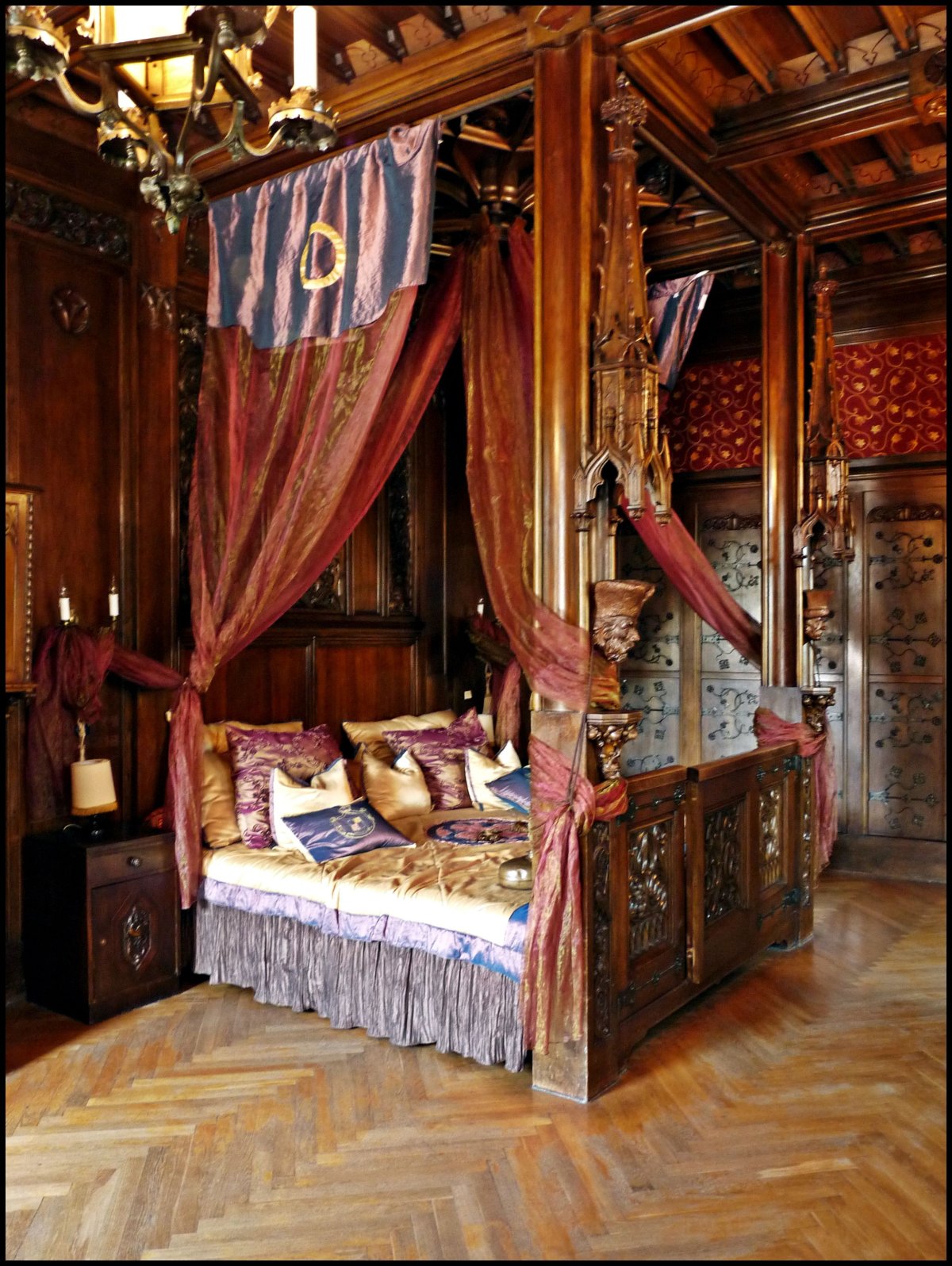 Комната в средневековом стиле