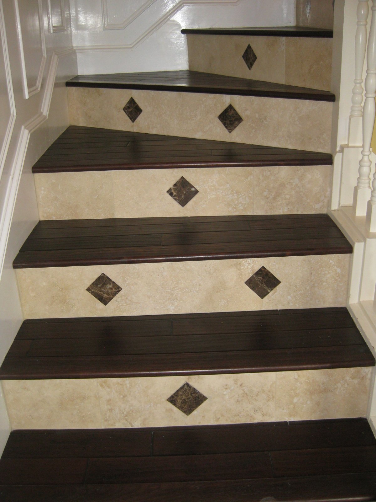 Плитка для лестницы в доме