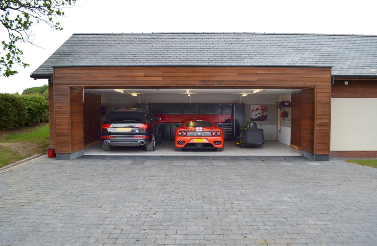 Встроенный гараж