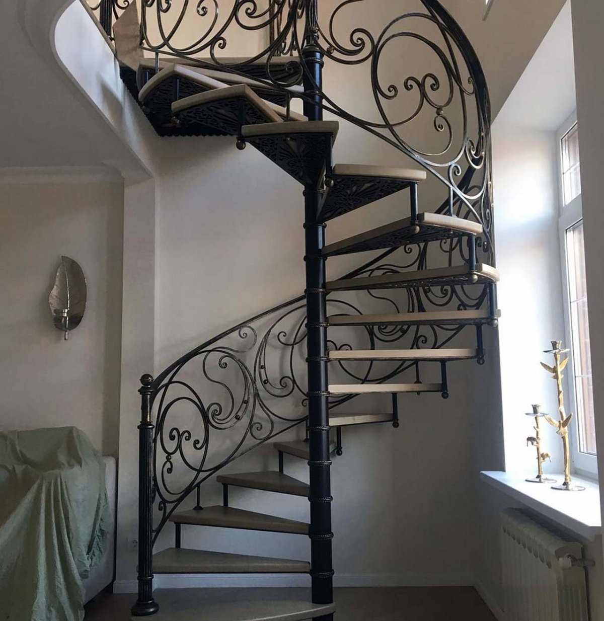 Железная лестница в дом