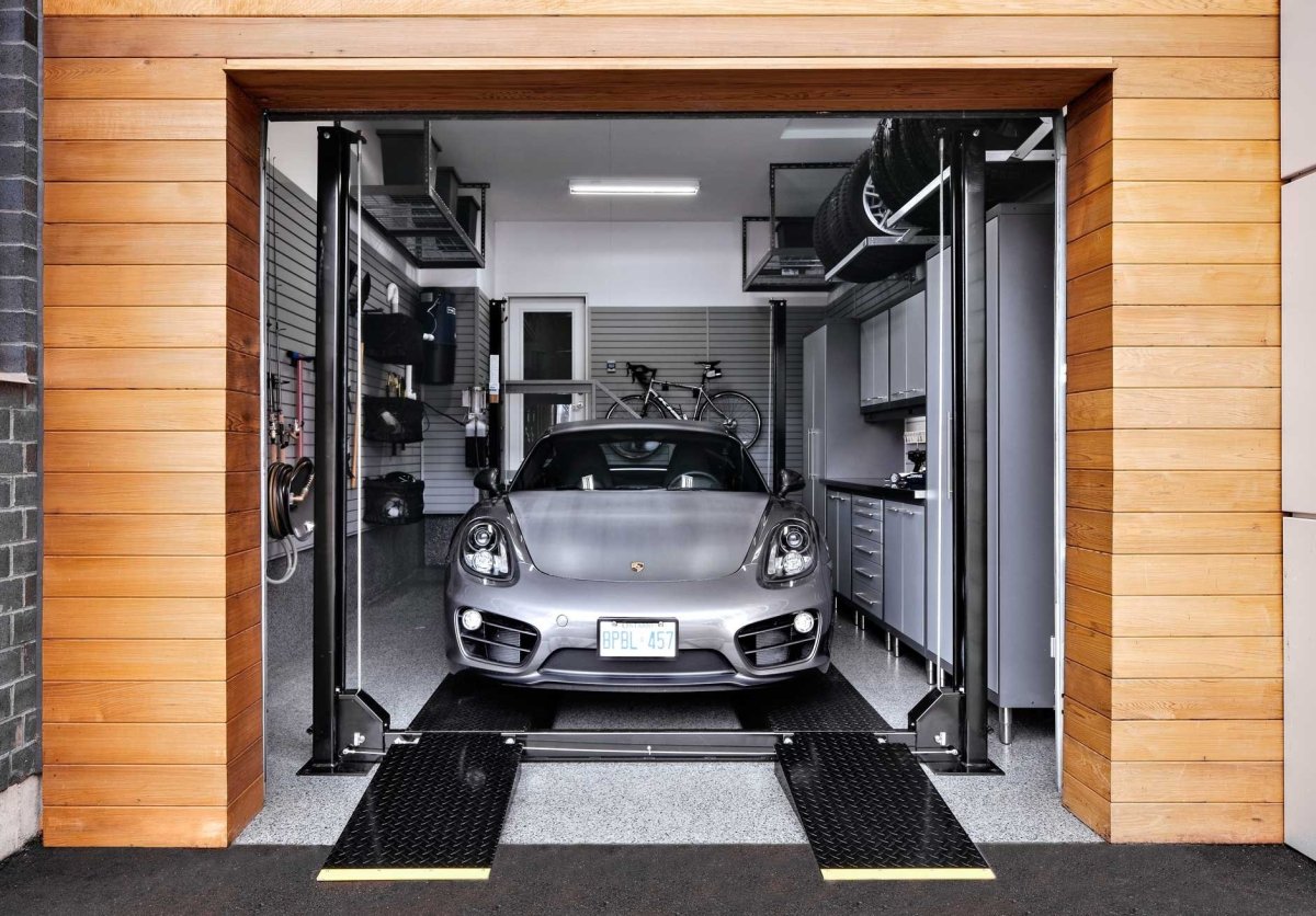 Красивый гараж внутри