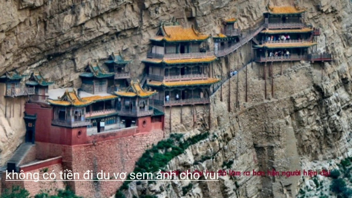 Дома на скалах в китае