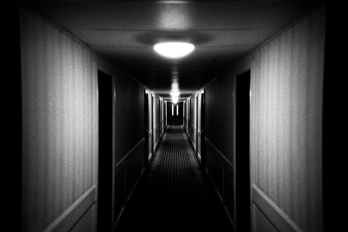 Темный страшный коридор