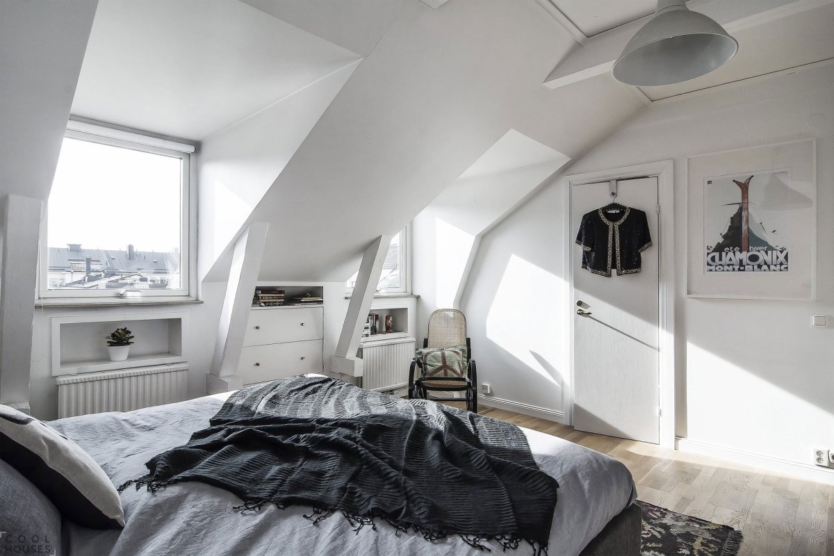 Спальня на мансарде в скандинавском стиле