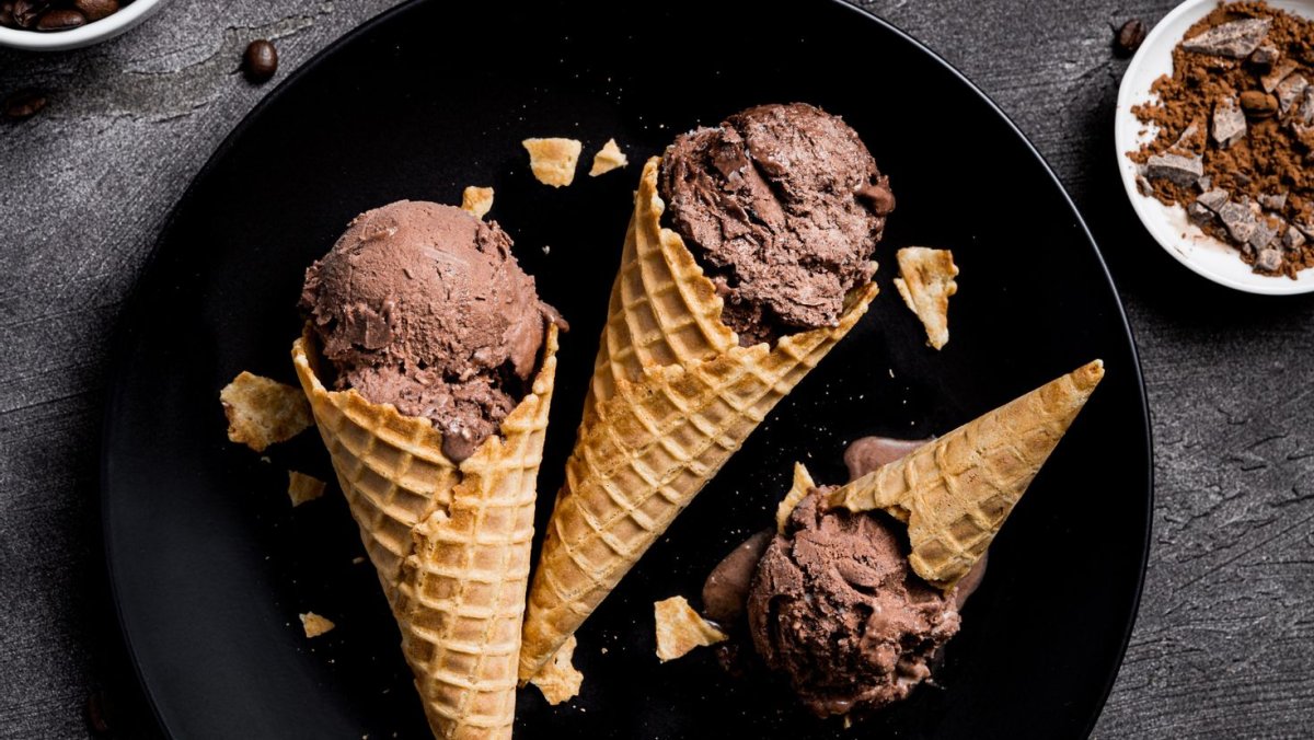Шоколадное мороженое дома