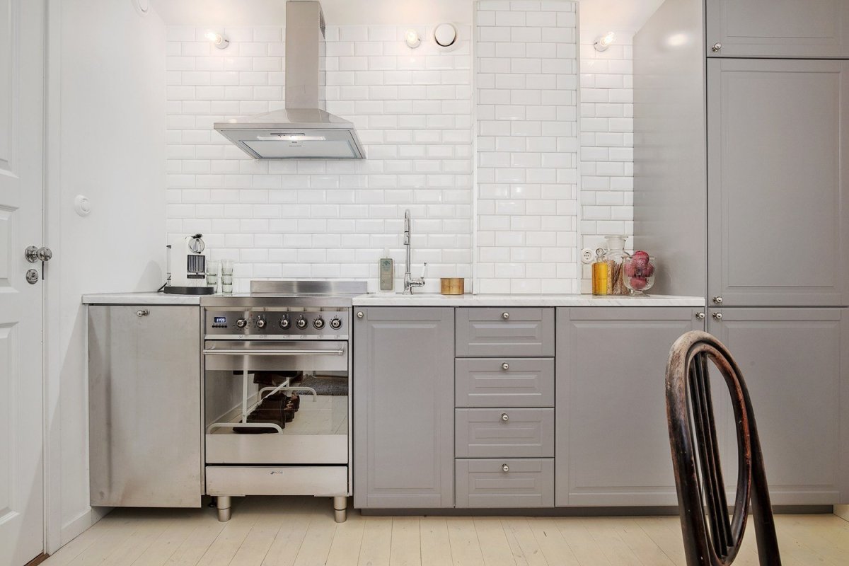 Кухня без верхних шкафов минимализм
