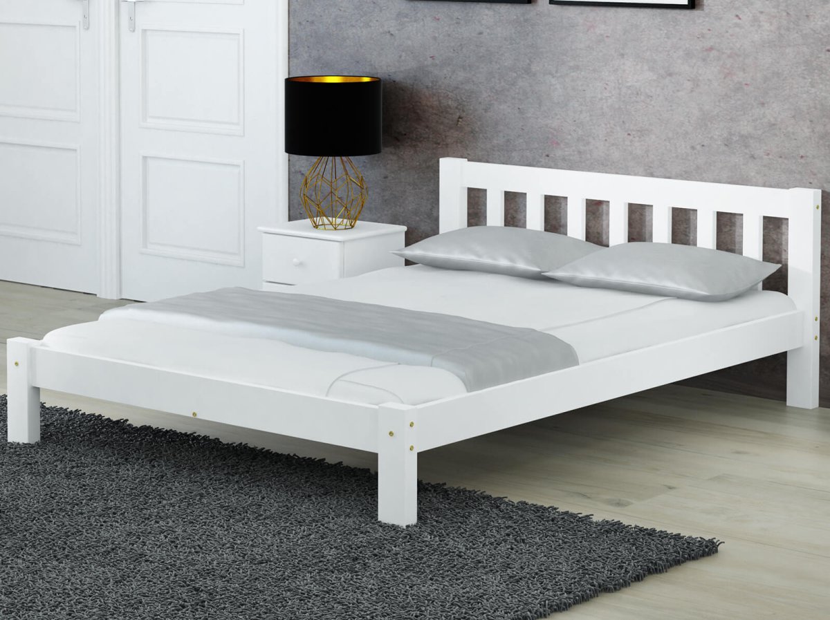 Белые деревянные кровати
