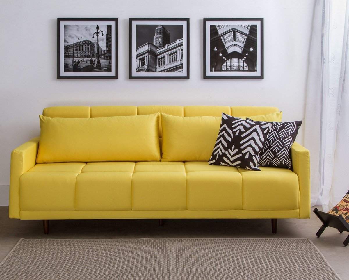 Желтый диван в сером интерьере